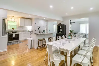 Image de Cozy Getaway | Near Veritas & Blue Ridge Tunnel | Modern Comforts
