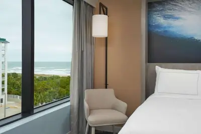 Image de Vacation in Cocoa Beach! 3 Large Units! Onsite Pool, Parking,