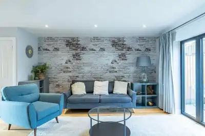 Image de New: Superb 3-bed house with parking in Bath