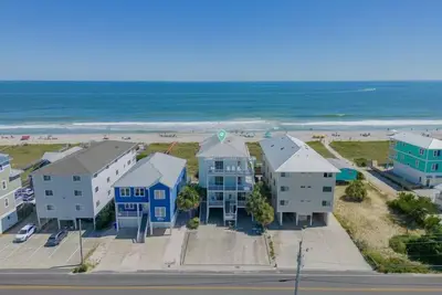 Image de \"Carolina Calm\" Unit 2: Premium Oceanfront Retreat with Pool and Elevator