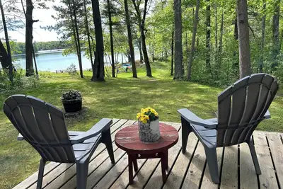 Image de Newly remodeled cabin on Little Round Lake with Kayaks, Canoe & a Paddle Board!