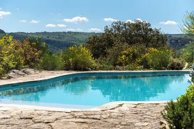 Image de Maison de campagne 'Prieuré Saint Symphorien' avec piscine privée, terrasse privée et Wi-Fi