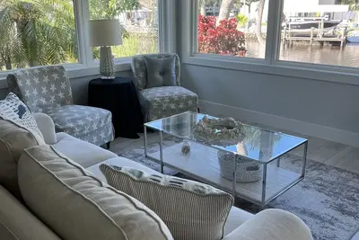 Image de Cleanly Renovated River House