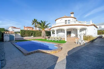 Image de Villa 'Marisol, piscina Privada, Aire' avec vue sur la mer, piscine privée et climatisation