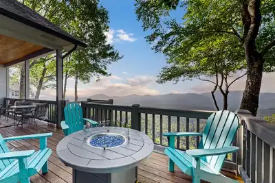 Image de Rose Cottage - Incredible Views from this 2\/2 in Sapphire Nc