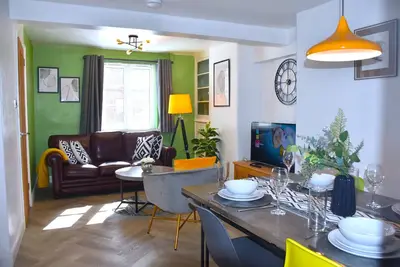 Image de Bard's Nest Scholars Cottage, town centre, 2 bedrooms 2 bathrooms, 5 mins Rsc