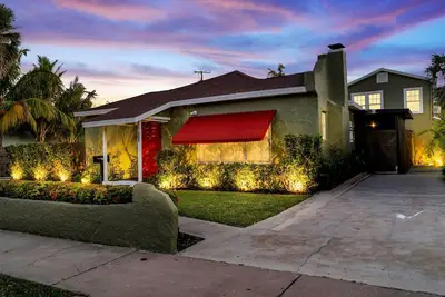 Image de Renovated House with Parking - Palm Wave Stays