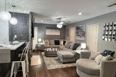Image de Luxury, Comfort, Fun! Your Charlotte home awaits! \n\n