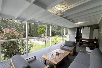 Image de Oasis on The Park - Beautiful creekfront reserve