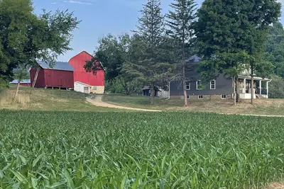 Image de Newly remodeled Farmhouse with Country Charm! \nSleeps 10 people comfortably