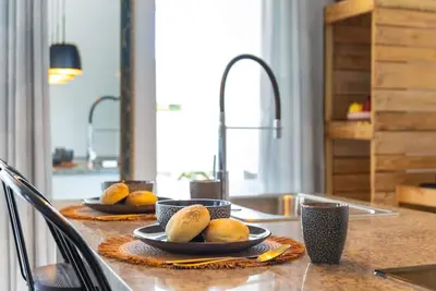 Image de Spacious Private Apartment with Pool 2-4p, walk to the beach and boulevard.