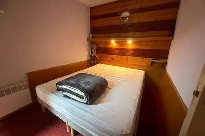Image de 100m du centre station, 5ème étage, vue pistes de ski, balcon, télévision, casier à ski, 35m²