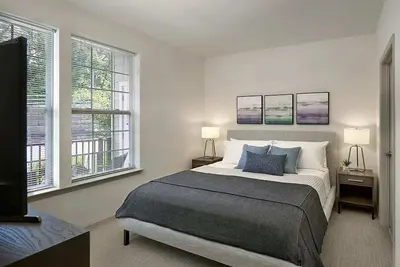 Image de 2-Bedroom Apartment - 7-day min. - Background check\/Lease Required