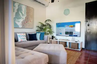 Image de Marina View Apt! Walk to Boat Tours, Local Bakery, Nearby Beach & Much More! !