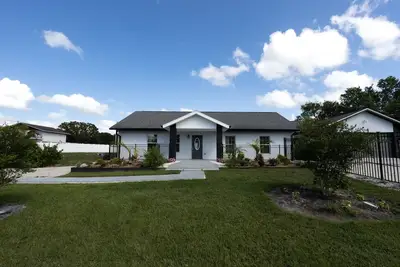 Image de This centrally-located Parrish house has everything you need for a lovely stay!