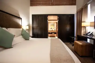 Image de Travel Destination! Spacious Suite, Free Parking, Onsite Spa Center & Pool!