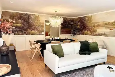 Image de Sonoma Wine Country Cottage with Spa Amenities\n\n