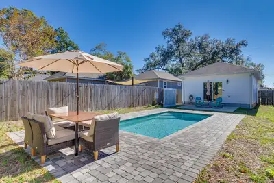 Image de Modern Pensacola Vacation Home w/ Private Pool!