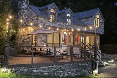 Image de Charming Lakefront Retreat: Stunning Views, Cozy Ambiance