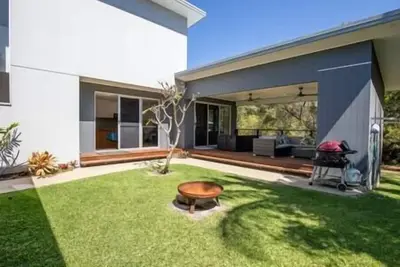 Image de Time N Tide - a Straddie Beach House