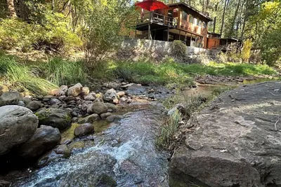 Image de Waterfront luxurious midcentury Log cabin