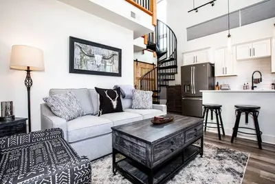 Image de Mountain View Chalet - Sleeps 6/Hot tub/Pool/Gym