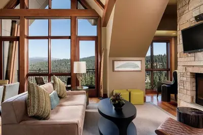 Image de Ritz Carlton Tahoe 3 bedroom 3. 5 bath residence