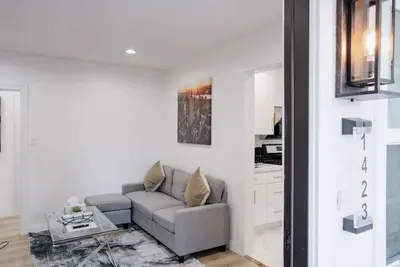 Image de Luxury! New 3b2b Home in Alhambra