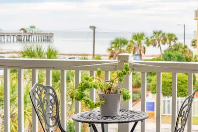 Image de Pier Pointe Villas C201! Ocean View Balcony, Across Street to Beach, 1. 5 Blocks to Town