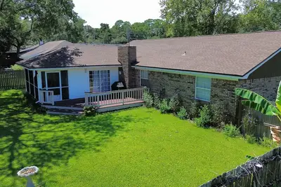 Image de Gulf Coast Getaway Home-3 bed, 7m walk to bay beach and pier