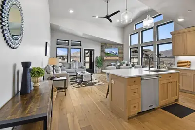 Image de Gorgeous Views | 3bd | Top Floor | Lake Access
