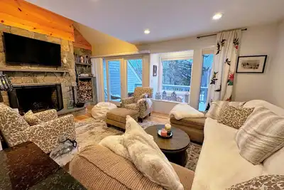 Image de R20 luxury ski-in/out townhome in Bretton Woods next to beginner ski trail!