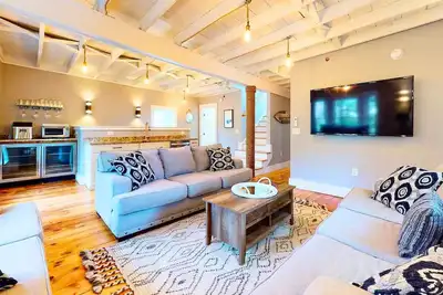 Image de The Eagle's Nest ♦ Rooftop Deck ♦ Close to Beach