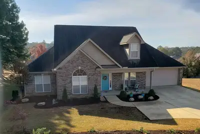 Image de The \"Welcome to T-Town! \" Family Home 15 minutes from Ua