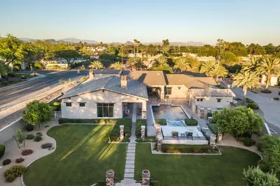 Image de Cattletrack Estate - Large Luxury Smart Home - Private Pool & Hot Tub
