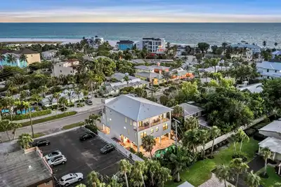 Image de Luxe Lagoon | Located in Sk Village! Private Pool & Spa, Rooftop, Pet Friendly 🏝️☀️🐶