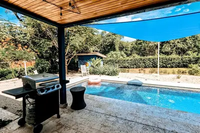 Image de Well-equipped tropical retreat with a private pool, grill, open layout, & W\/D