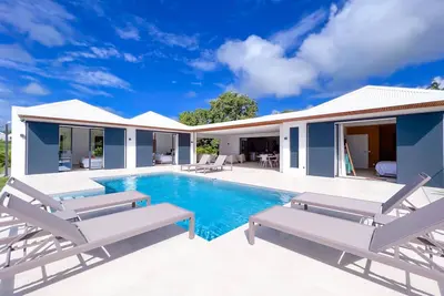 Image de Villa Charmante avec Piscine Près de la Plage