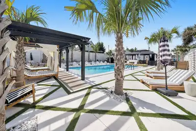 Image de Amazing family Oasis, ft. 2 separate houses, golf cart, jacuzzi, private pool
