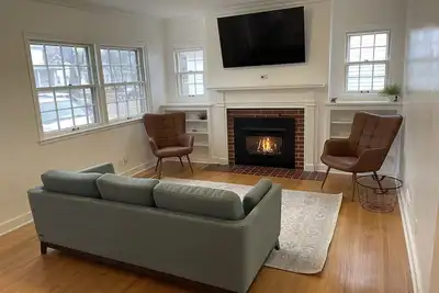 Image de Charming, newly renovated Tudor home next to Morningside University!