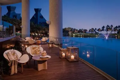 Image de Two Bedroom Grand Luxxe Suite at Beachfront Resort