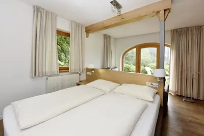 Image de Gemütliche und Moderne Studio mit Aussichtslage und Garten