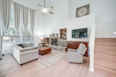 Image de Serene Pine Mountain Club Home w/ Pool Access!