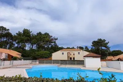 Image de Maison avec Piscine et Jardin à Saint Jean de Monts – Idéale Familles, Proche Plages et Forêt