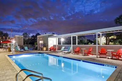 Image de Unwind in Style: 3 Units w/ Free Breakfast! Close to Florida Museum!