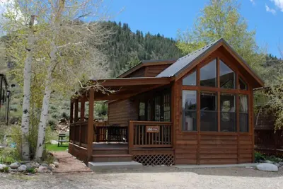 Image de Cozy \"Tiny Home\" style Cabin Perfect for Couples and Families
