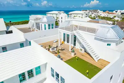 Image de Official 30a Show House with Private Pool, Elevator, Putting Green, Private Beac