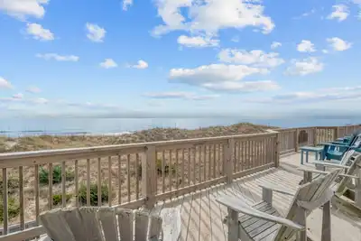 Image de Oceanfront w/ Pool, Hot Tub, Elevator, Game Room. Feel like an Island Princess!
