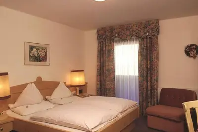 Image de Familienzimmer mit Dusche od. Bad, 4-6 Nächte - Hotel Salzburger Hof