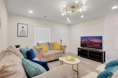 Image de Chic home w king bed in Raleigh